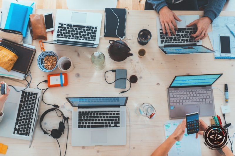 Bikin Platform E-learning Kece Badai: Studi Kasus Interaktif Pakai Bootstrap 5!