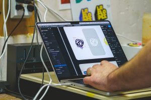 Layout Website Auto Kece: Spill Rahasia Hierarki Visual Biar User Betah & Gak Nyasar!