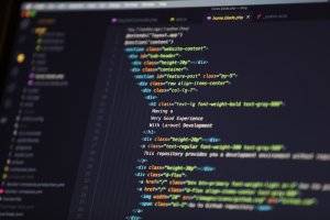 Bedah Tuntas Facade Laravel: Kenapa Dipakai, Apa Untung Ruginya (Buat Kamu Dev Kece!)