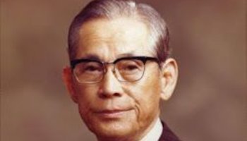 Biografi Infografis Tokoh Lee Byung Chul