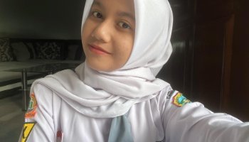 PEMBAWA ACARA CHAERANI TSANIA RISYDA