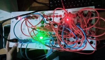 Praktek rangkaian kelistrikan menggunakan relay