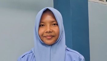 PUBLIC SPEAKING DEA AYU LARASSATI